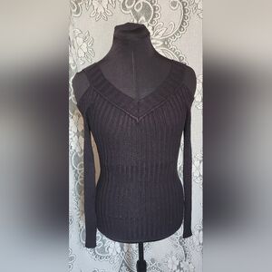 Hooked Up - Black Cutout Shoulder V-Neck Long Sleeve Shirt - (M)